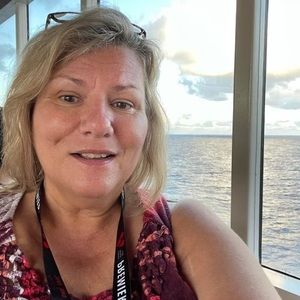 Meet your Posher, Debbie